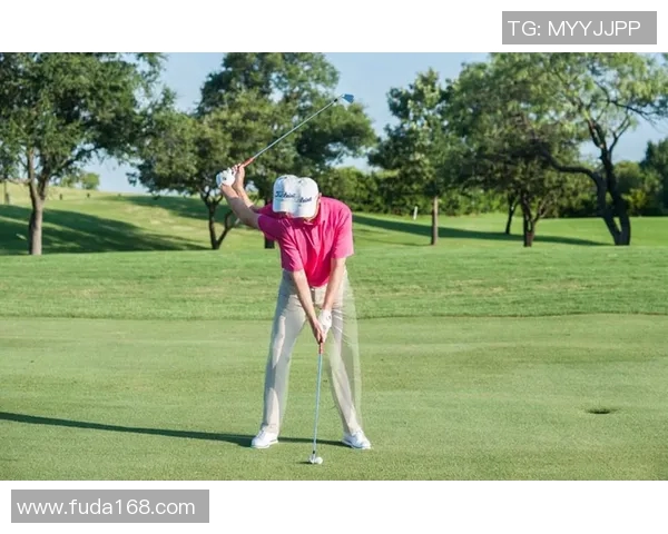 提升挥杆技巧的模拟高尔夫设备助你轻松练习成为高尔夫高手 提升挥杆技巧的模拟高尔夫设备助你轻松练习成为高尔夫高手